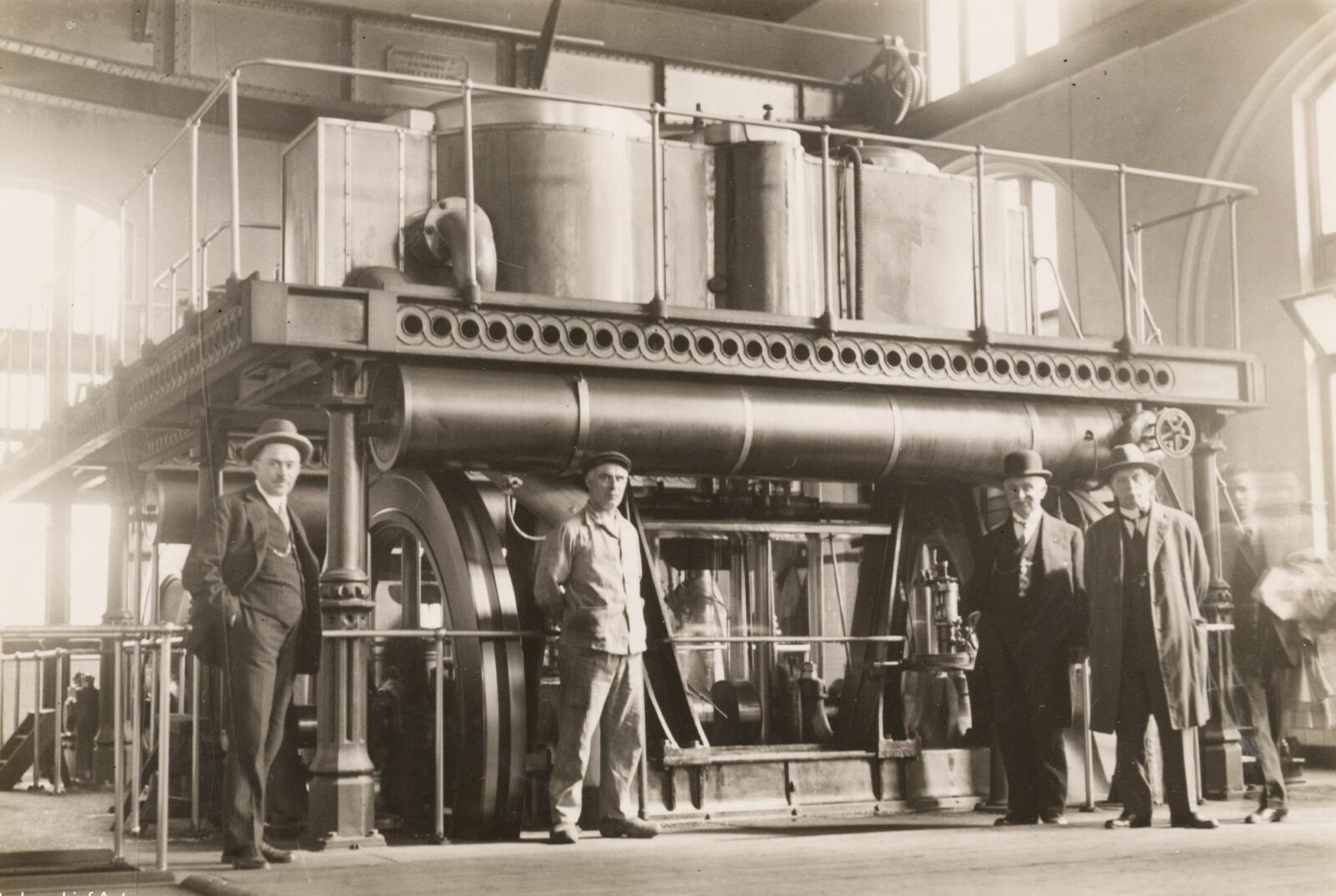 Foto van oude fabriek in zwart wit